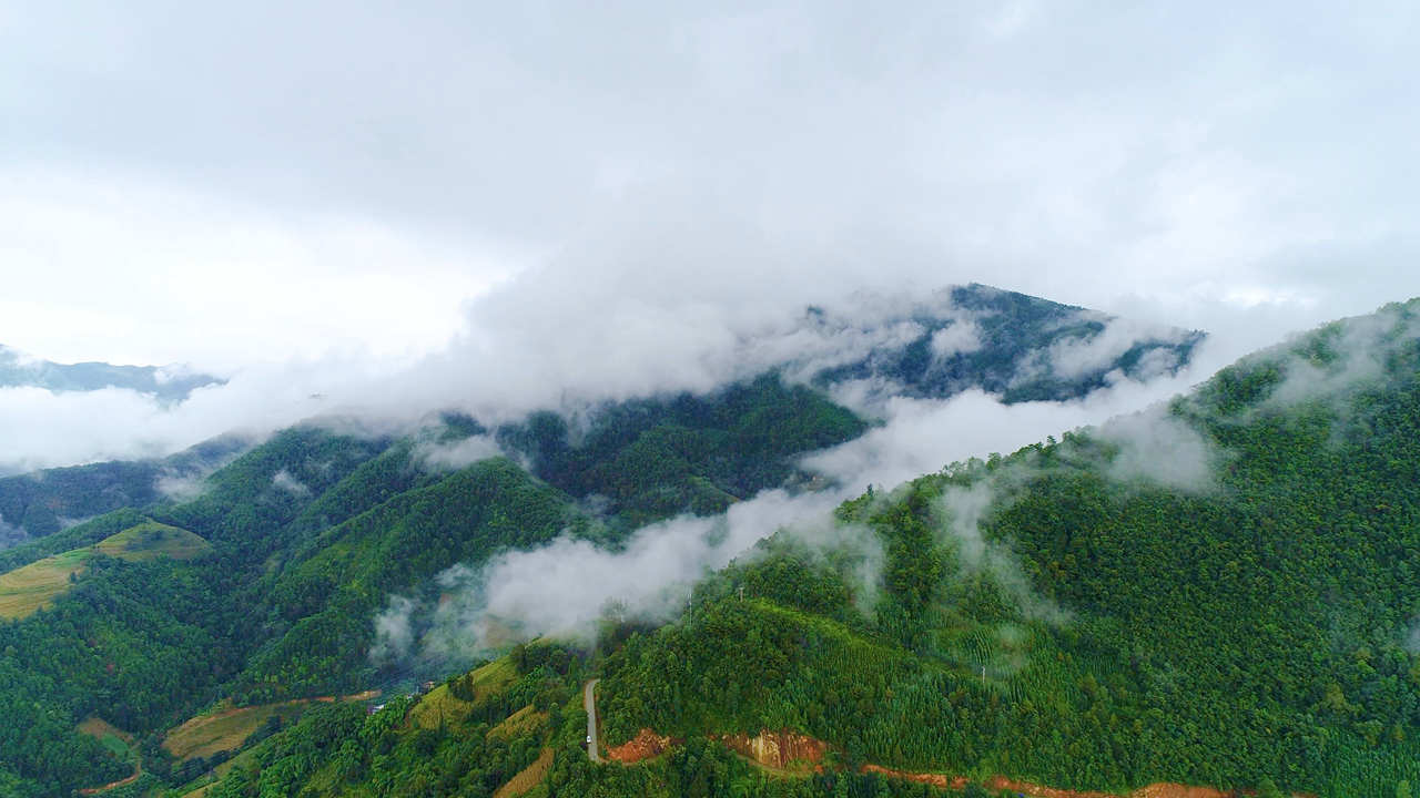 【已失效】航拍大山云海4K视频_[3840×2160]_[731MB]